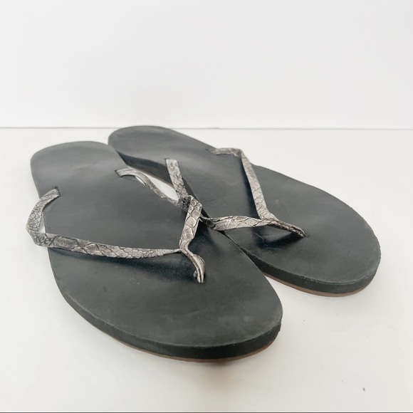 Reef Black Grey Snakeskin Flip Flop Sandals Women’s Size 10 - Picture 1 of 4